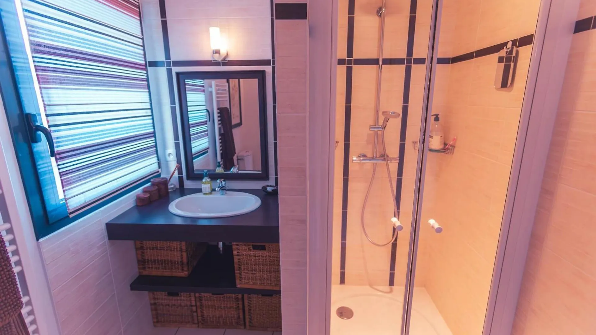 Holiday home Maison Pour 10, Avec Un Grand Jardin Et Une Piscine Penvenan France