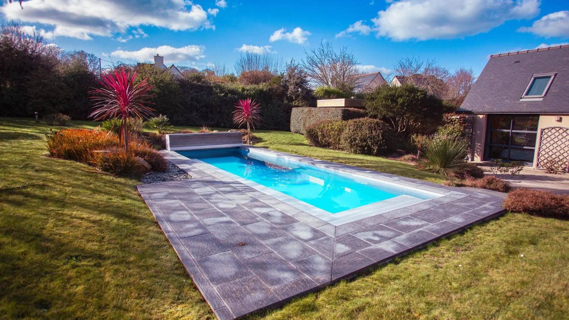 Maison Pour 10, Avec Un Grand Jardin Et Une Piscine Penvenan
